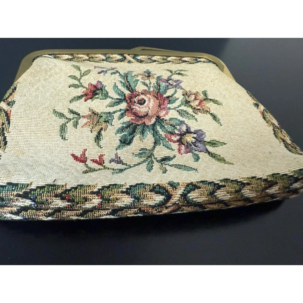 VTG Floral Tapestry Purse KISS Lock  5 1/2X4 1/2
